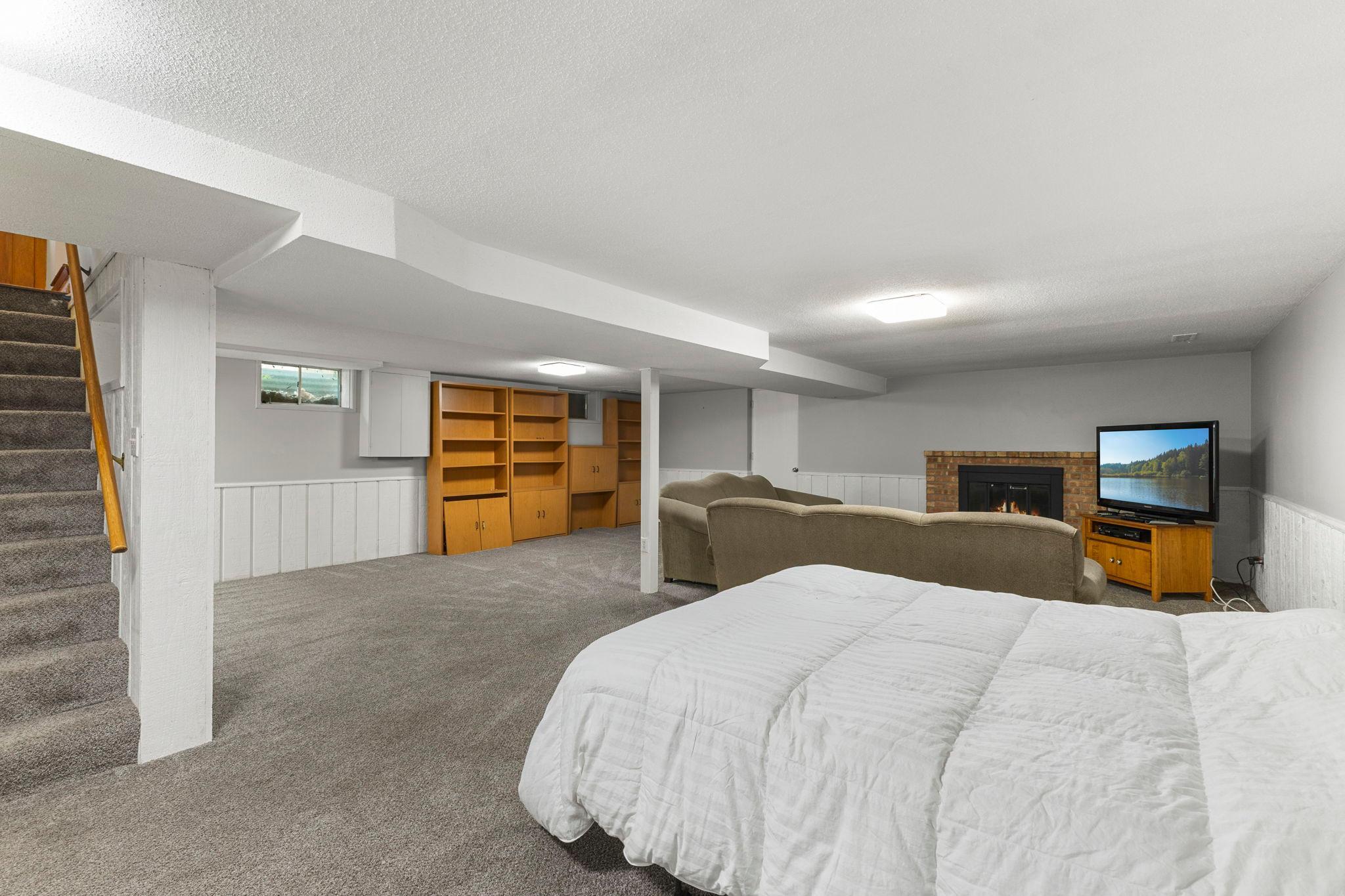 View of Residential at 9725 Queen Road, Bloomington MN 55431, Bloomington (21 of 27) - Mike Wilen | Minnesota Team Real Estate