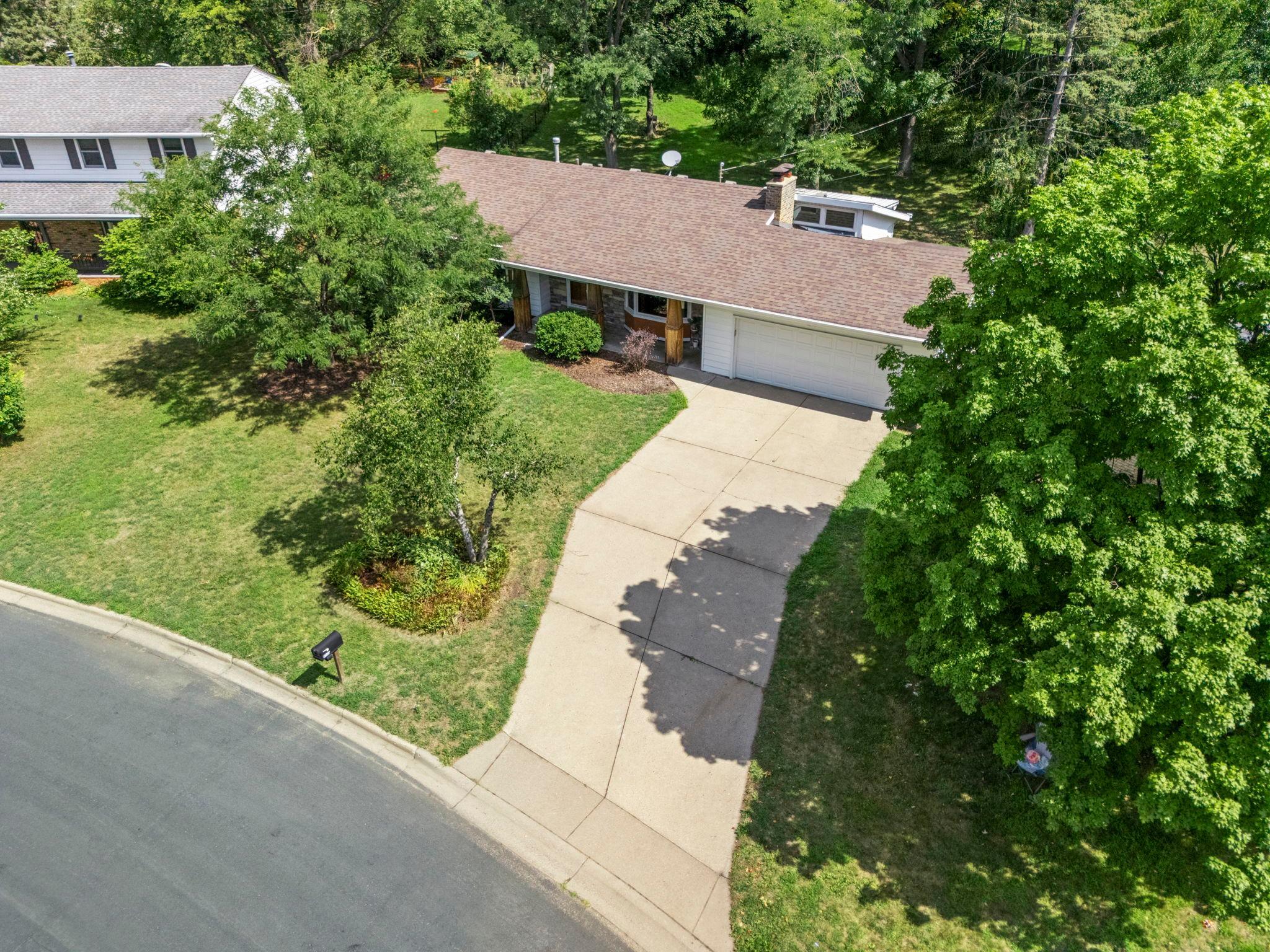 View of Residential at 9725 Queen Road, Bloomington MN 55431, Bloomington (26 of 27) - Mike Wilen | Minnesota Team Real Estate