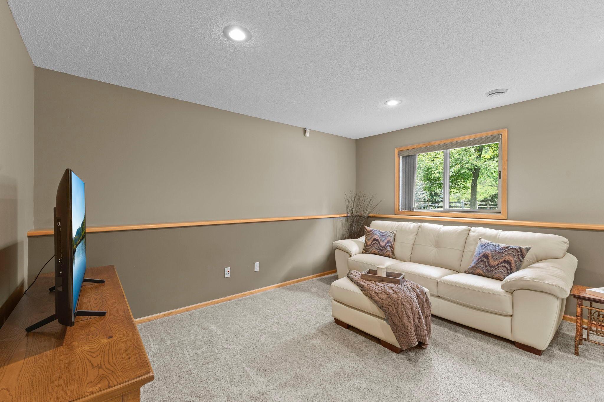 View of Residential at 987 Kettle Creek Road, Eagan MN 55123, Eagan (22 of 50) - Mike Wilen | Minnesota Team Real Estate