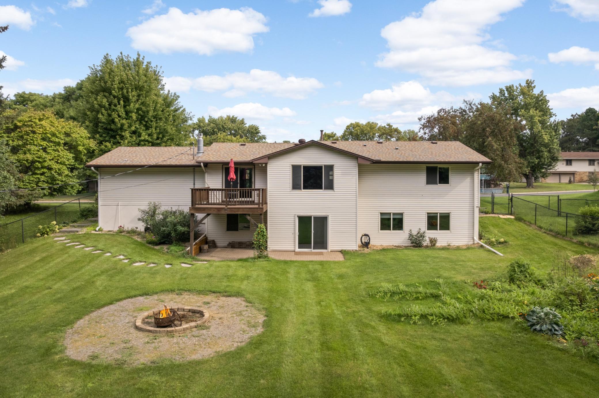 View of Residential at 13712 Wellington Crescent, Burnsville MN 55337, Burnsville (32 of 34) - Mike Wilen | Minnesota Team Real Estate