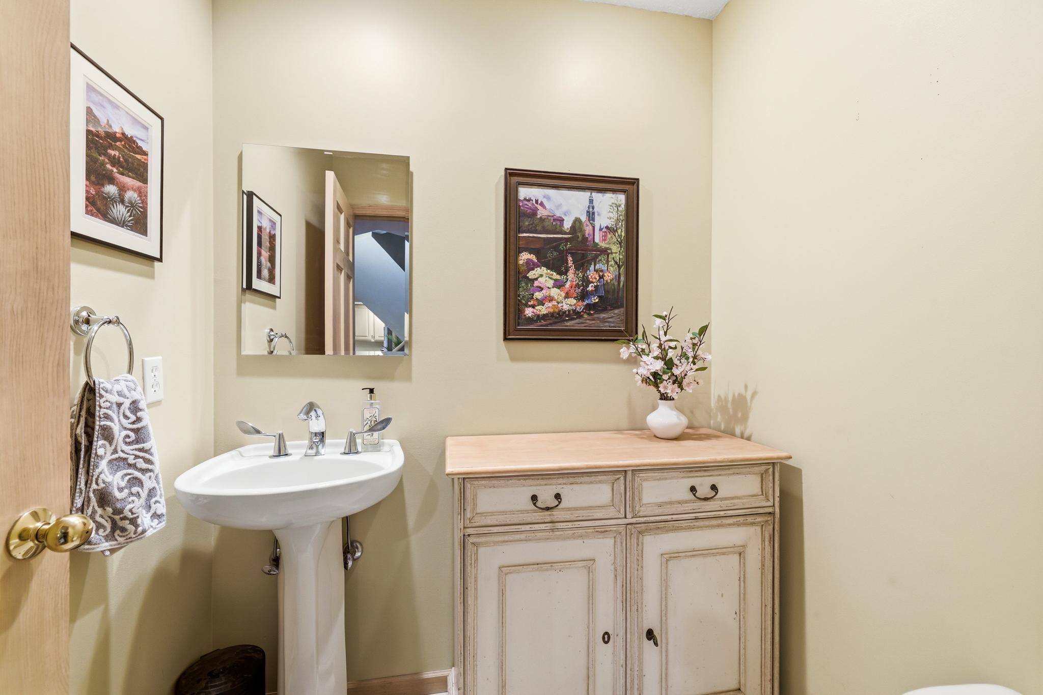 View of Residential at 7096 Cahill Road, Edina MN 55439, Edina (29 of 47) - Mike Wilen | Minnesota Team Real Estate