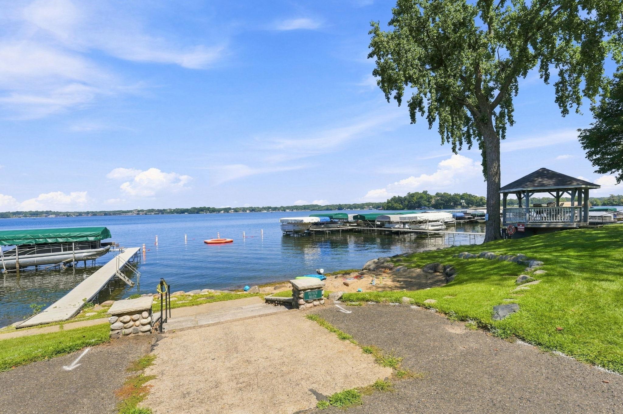 View of Residential at 2800 Center Road, Wayzata MN 55391, Wayzata (27 of 35) - Mike Wilen | Minnesota Team Real Estate