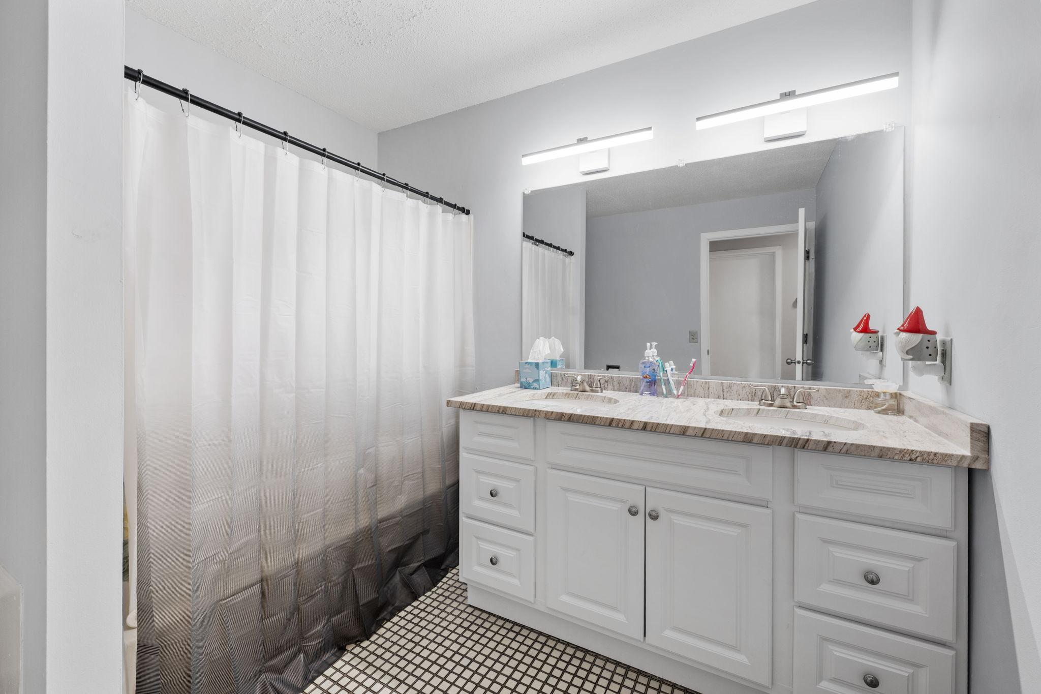 View of Commercial Sale at 1053 Cromwell Avenue, Saint Paul MN 55114, Saint Paul (11 of 13) - Mike Wilen | Minnesota Team Real Estate