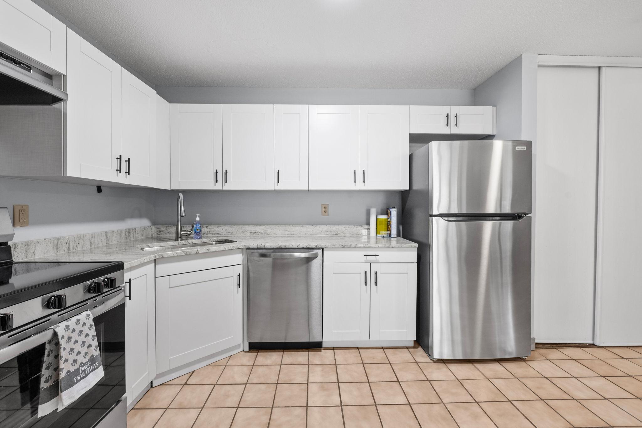 View of Commercial Sale at 1053 Cromwell Avenue, Saint Paul MN 55114, Saint Paul (8 of 13) - Mike Wilen | Minnesota Team Real Estate