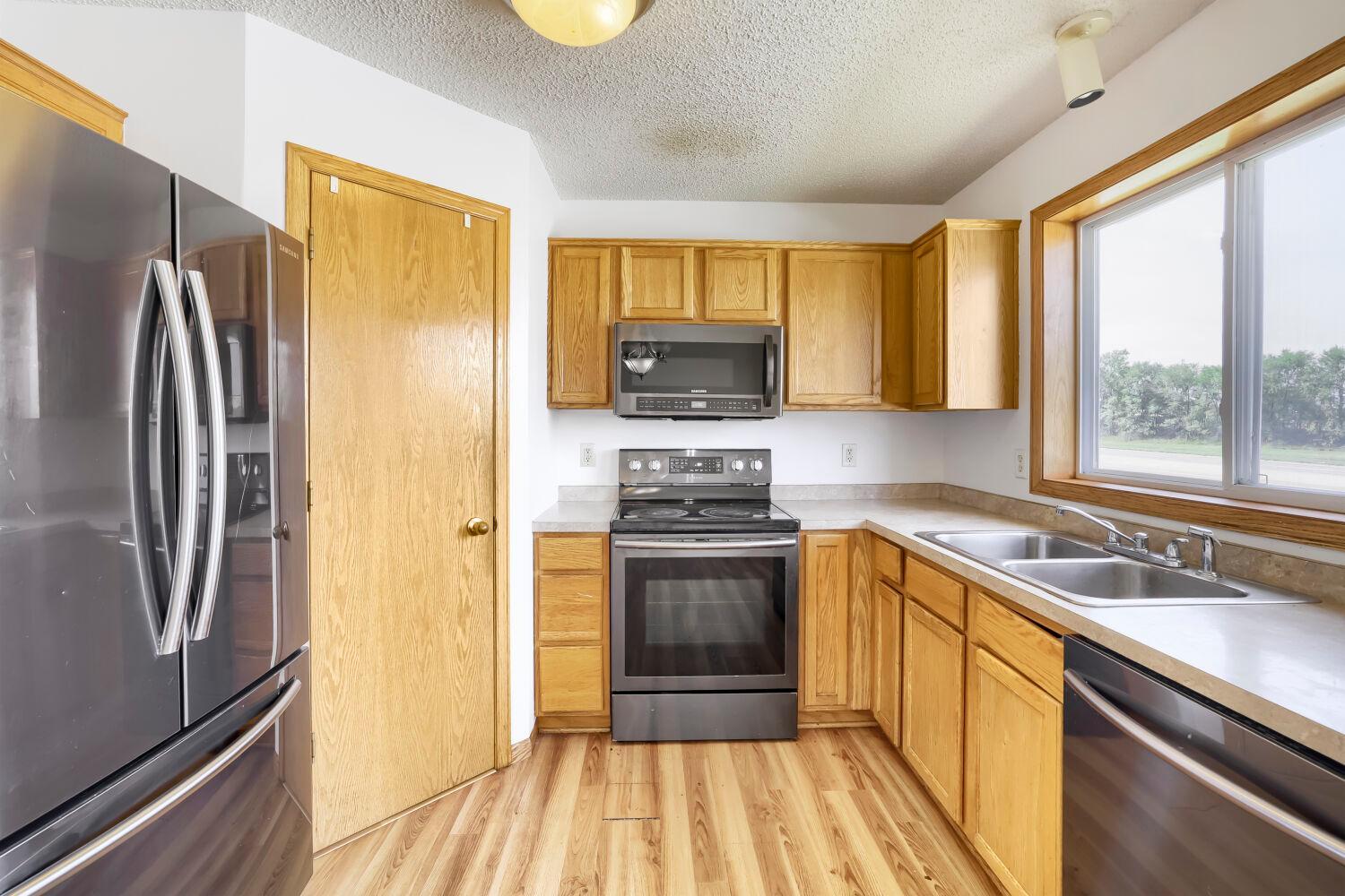View of Residential at 4024 Blakewood Drive, Shakopee MN 55379, Shakopee (12 of 27) - Mike Wilen | Minnesota Team Real Estate