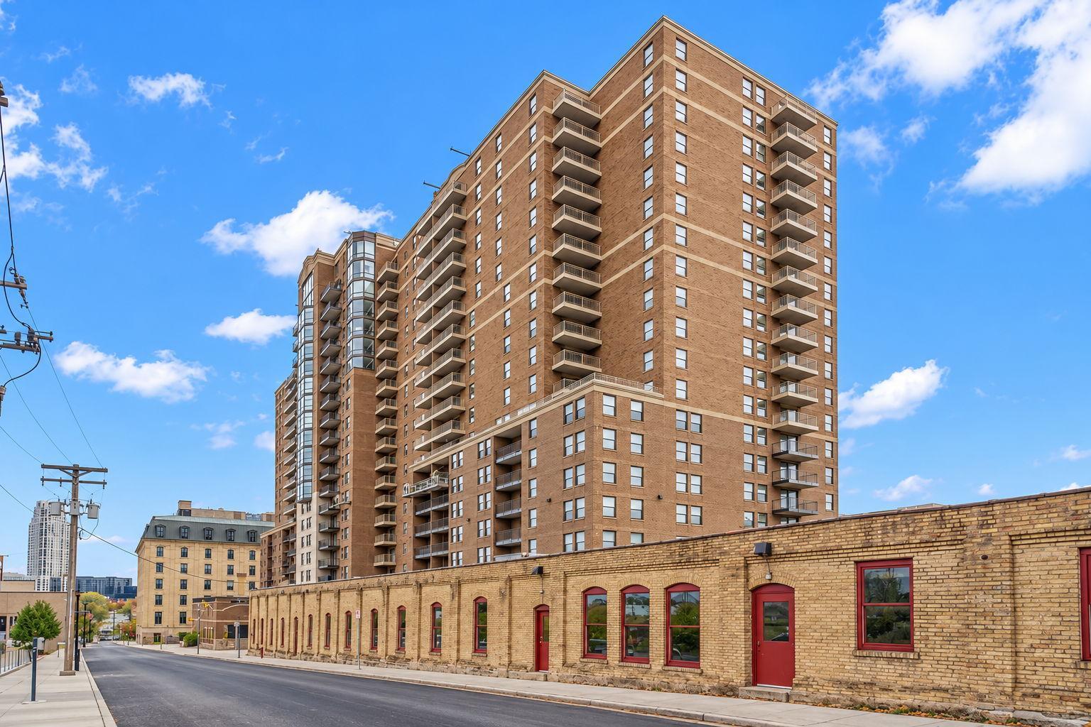 View of Residential at 401 1st Street #1103, Minneapolis MN 55401, Minneapolis (34 of 52) - Mike Wilen | Minnesota Team Real Estate