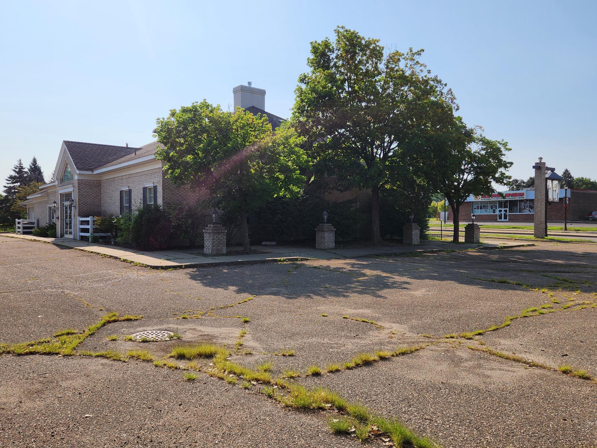 View of Commercial Sale at 7300 42nd Avenue, New Hope MN 55427, New Hope (7 of 14) - Mike Wilen | Minnesota Team Real Estate
