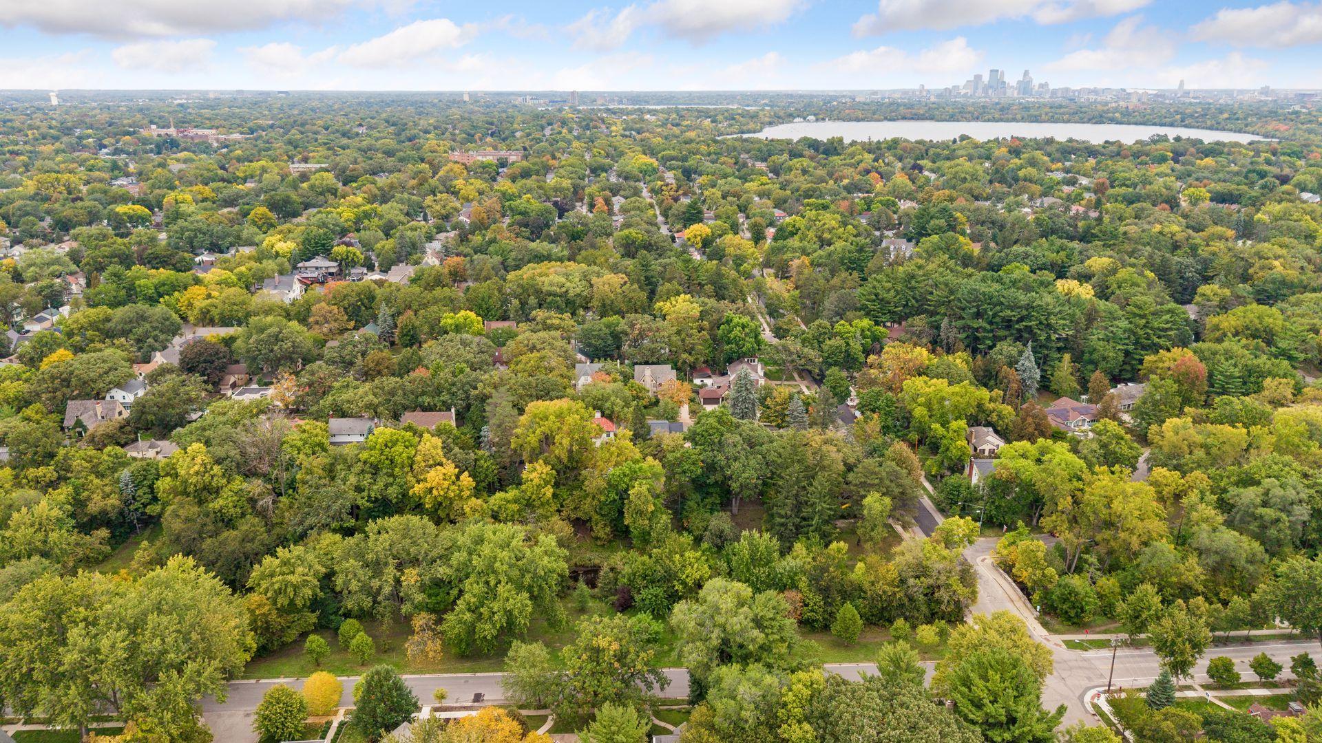 View of Residential at 2817 Brookwood Terrace, Minneapolis MN 55410, Minneapolis (48 of 62) - Mike Wilen | Minnesota Team Real Estate