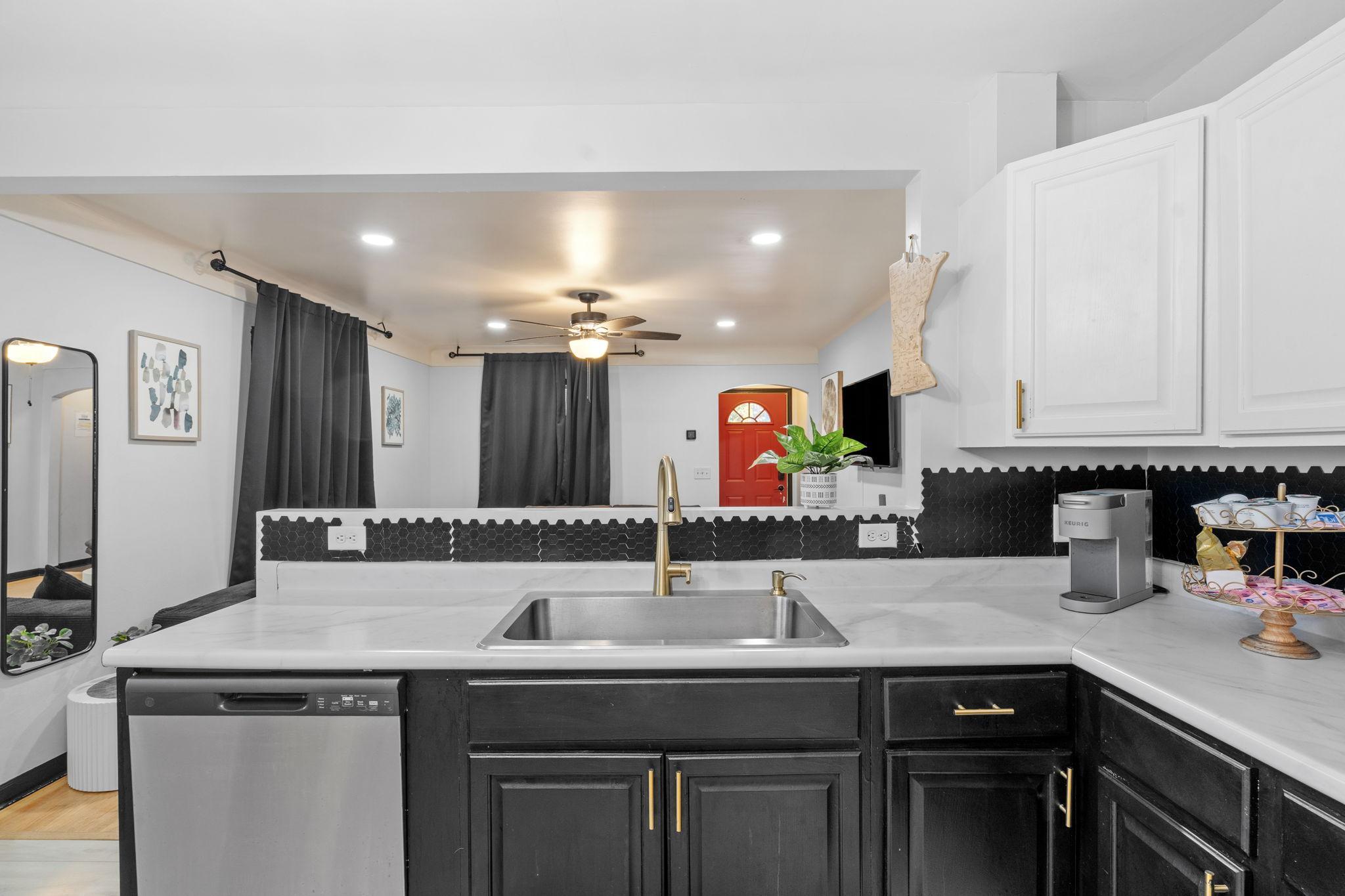View of Residential Income at 3952 Bloomington Avenue, Minneapolis MN 55407, Minneapolis (7 of 44) - Mike Wilen | Minnesota Team Real Estate