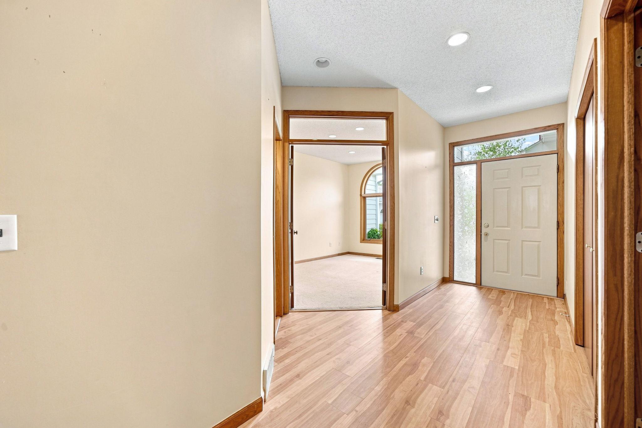 View of Residential at 833 Southcross Drive, Burnsville MN 55306, Burnsville (22 of 28) - Mike Wilen | Minnesota Team Real Estate