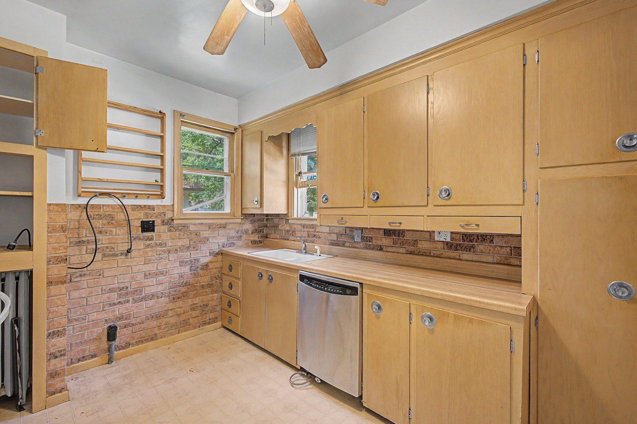 View of Residential at 987 Earl Street, Saint Paul MN 55106, Saint Paul (4 of 22) - Mike Wilen | Minnesota Team Real Estate