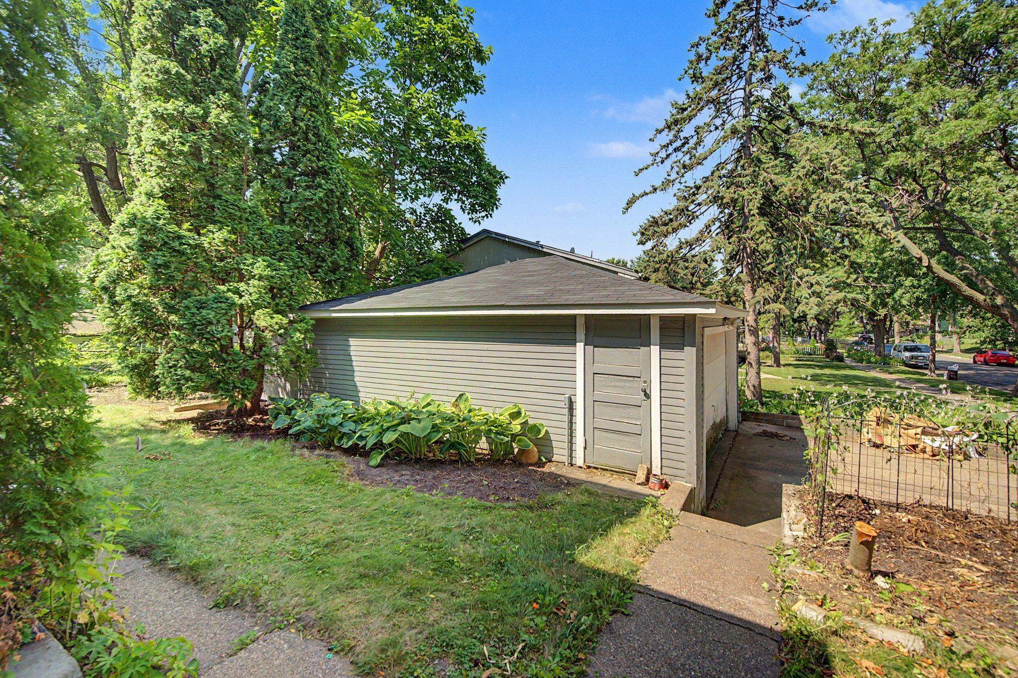 View of Residential at 987 Earl Street, Saint Paul MN 55106, Saint Paul (3 of 22) - Mike Wilen | Minnesota Team Real Estate