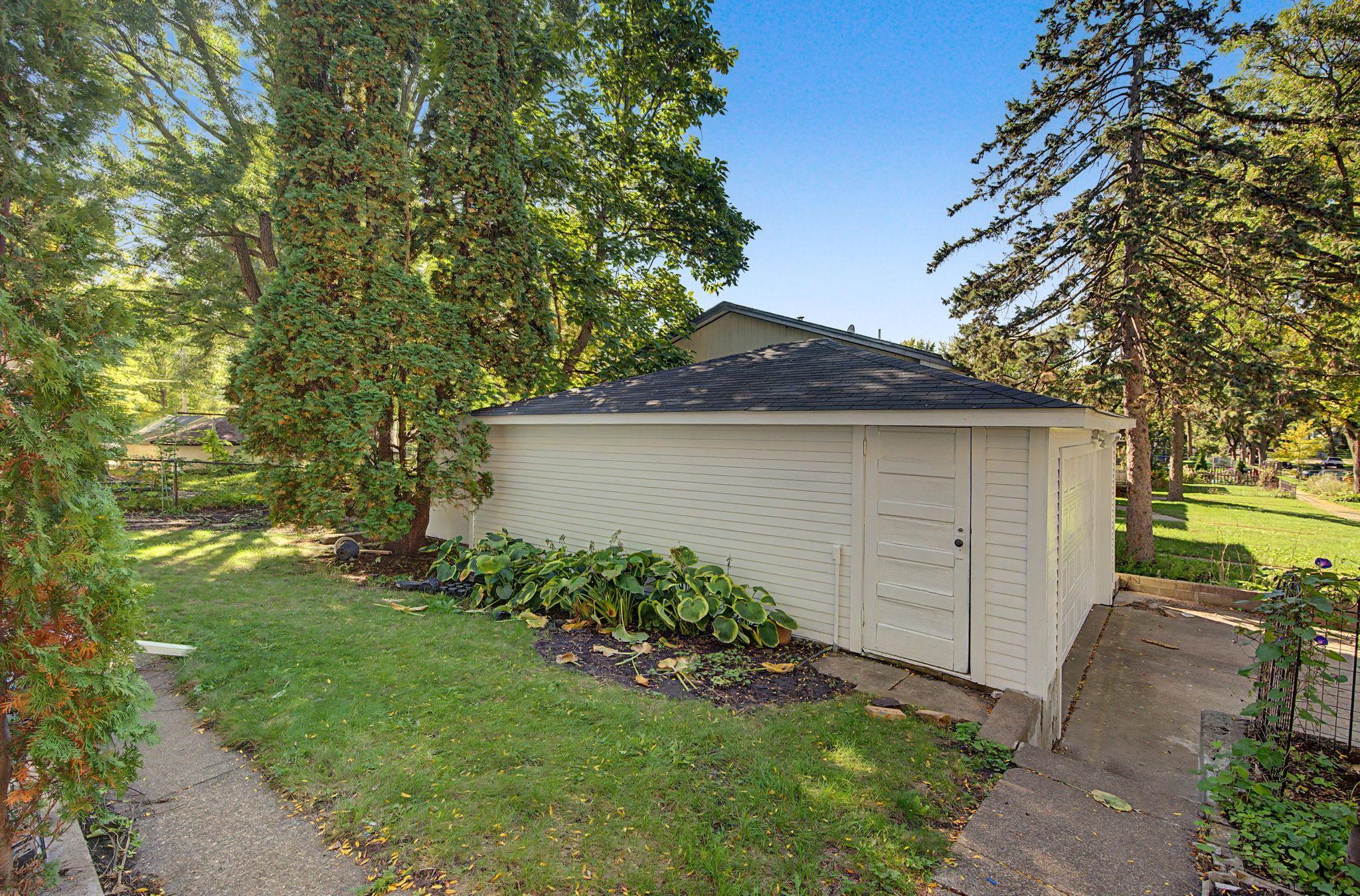 View of Residential at 987 Earl Street, Saint Paul MN 55106, Saint Paul (23 of 24) - Mike Wilen | Minnesota Team Real Estate