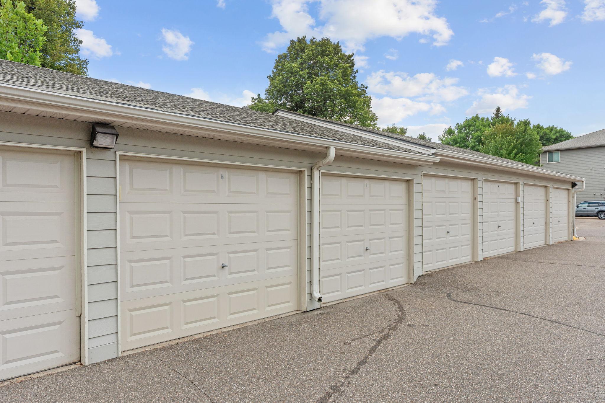 View of Residential at 2100 Ridge Drive #22, Saint Louis Park MN 55416, Saint Louis Park (25 of 39) - Mike Wilen | Minnesota Team Real Estate