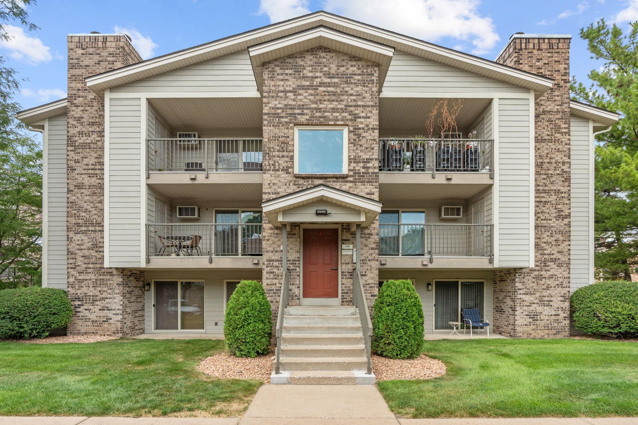 View of Residential at 2100 Ridge Drive #22, Saint Louis Park MN 55416, Saint Louis Park (2 of 39) - Mike Wilen | Minnesota Team Real Estate