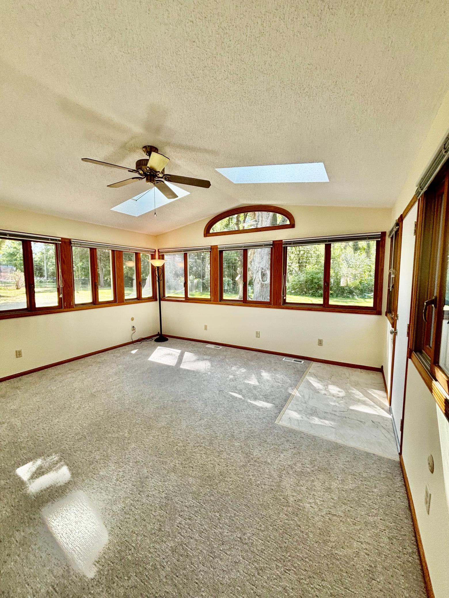 View of Residential at 410 Betty Lane, West Saint Paul MN 55118, West Saint Paul (14 of 18) - Mike Wilen | Minnesota Team Real Estate