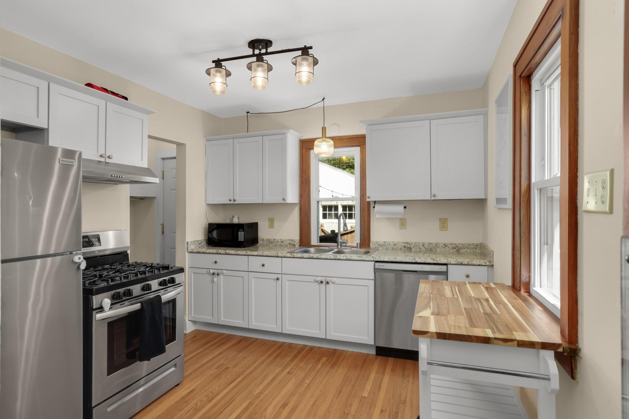 View of Residential at 1047 Rose Avenue, Saint Paul MN 55106, Saint Paul (11 of 33) - Mike Wilen | Minnesota Team Real Estate