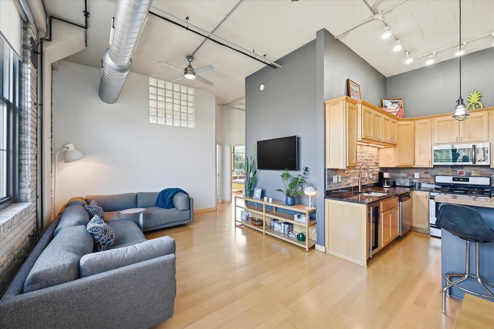 View of Residential at 1901 Hennepin Avenue #202, Minneapolis MN 55413, Minneapolis (16 of 38) - Mike Wilen | Minnesota Team Real Estate