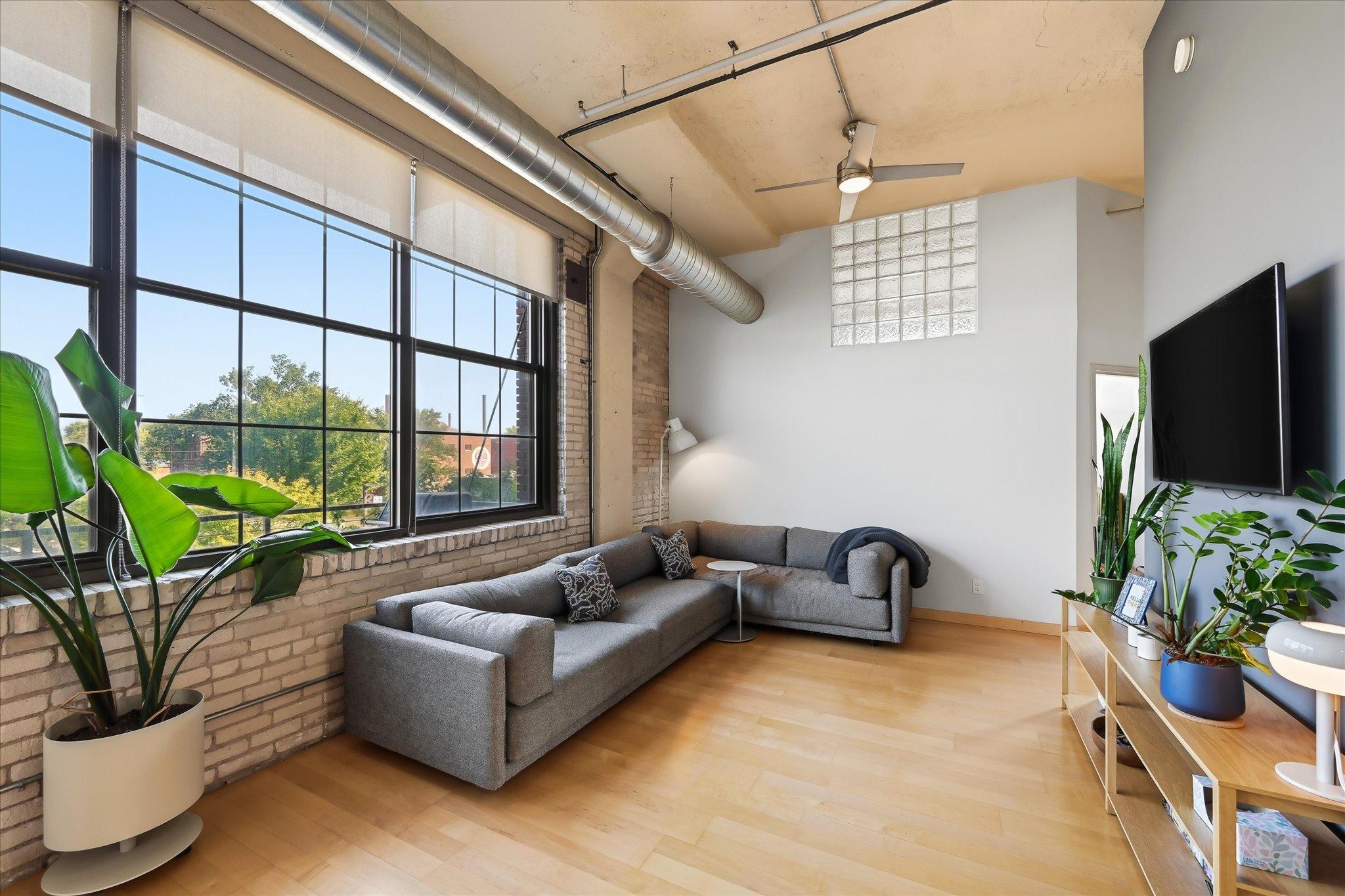 View of Residential at 1901 Hennepin Avenue #202, Minneapolis MN 55413, Minneapolis (12 of 38) - Mike Wilen | Minnesota Team Real Estate