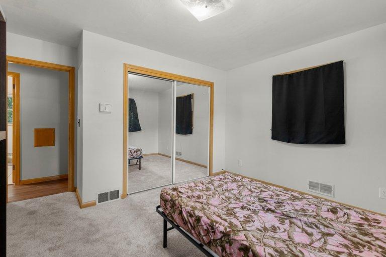 View of Residential at 1689 Edgemont Street, Maplewood MN 55117, Maplewood (21 of 26) - Mike Wilen | Minnesota Team Real Estate