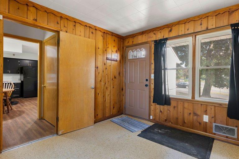 View of Residential at 1689 Edgemont Street, Maplewood MN 55117, Maplewood (18 of 26) - Mike Wilen | Minnesota Team Real Estate
