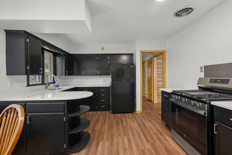 View of Residential at 1689 Edgemont Street, Maplewood MN 55117, Maplewood (14 of 26) - Mike Wilen | Minnesota Team Real Estate