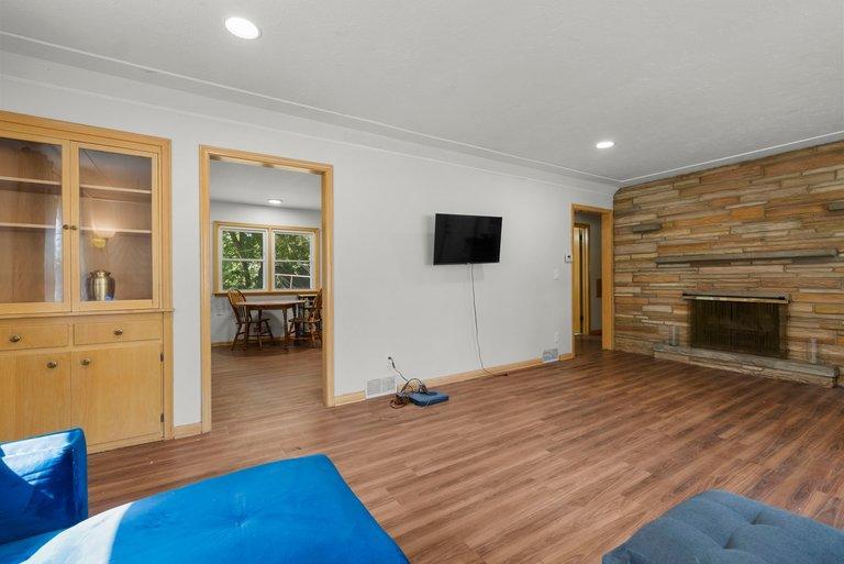 View of Residential at 1689 Edgemont Street, Maplewood MN 55117, Maplewood (12 of 26) - Mike Wilen | Minnesota Team Real Estate