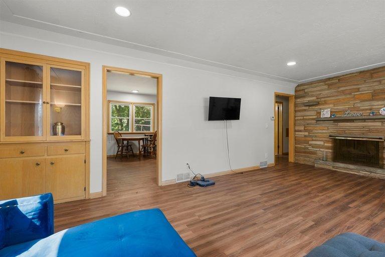 View of Residential at 1689 Edgemont Street, Maplewood MN 55117, Maplewood (9 of 26) - Mike Wilen | Minnesota Team Real Estate
