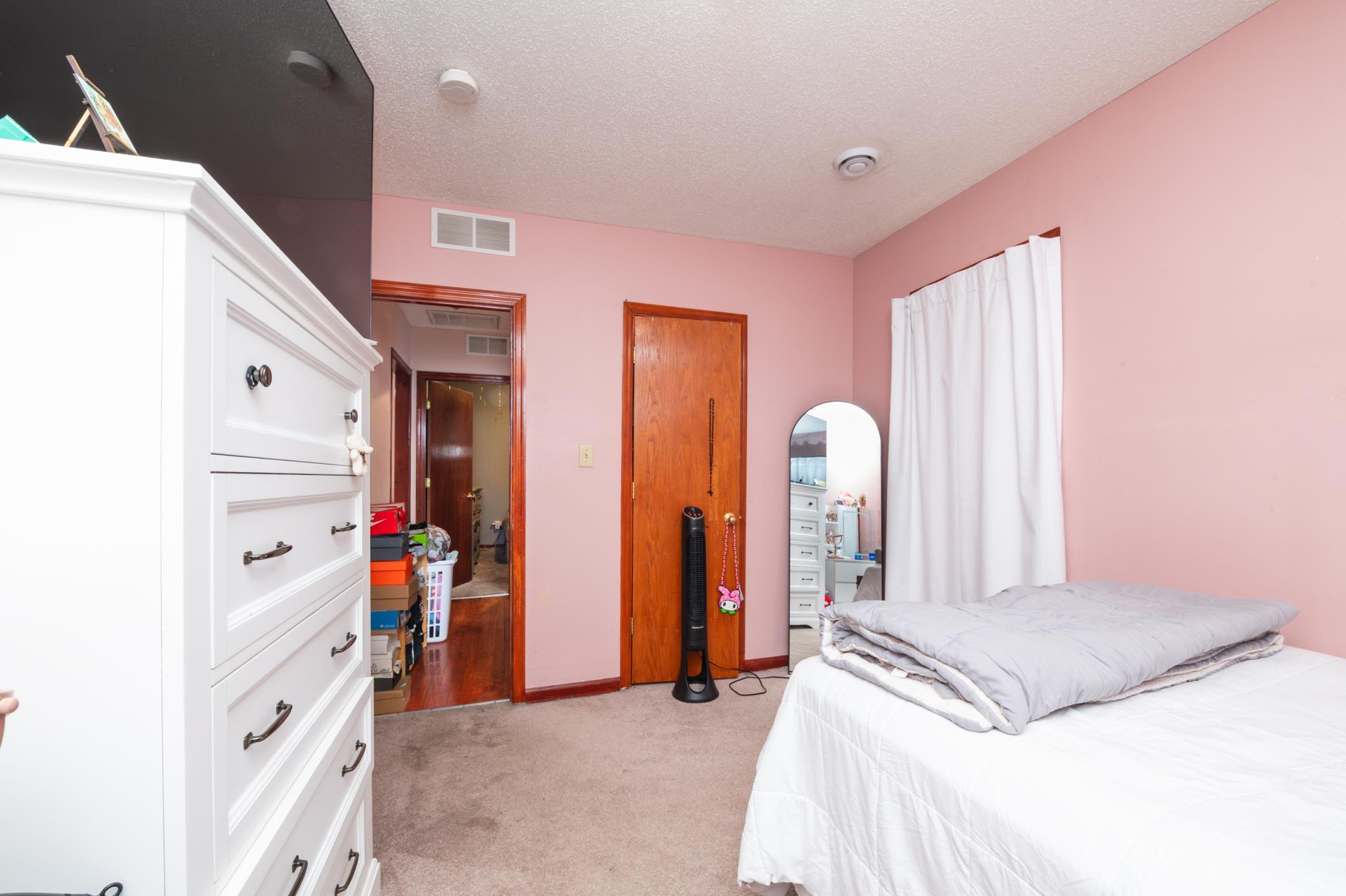 View of Residential Income at 2218 4th Avenue, Minneapolis MN 55405, Minneapolis (39 of 50) - Mike Wilen | Minnesota Team Real Estate