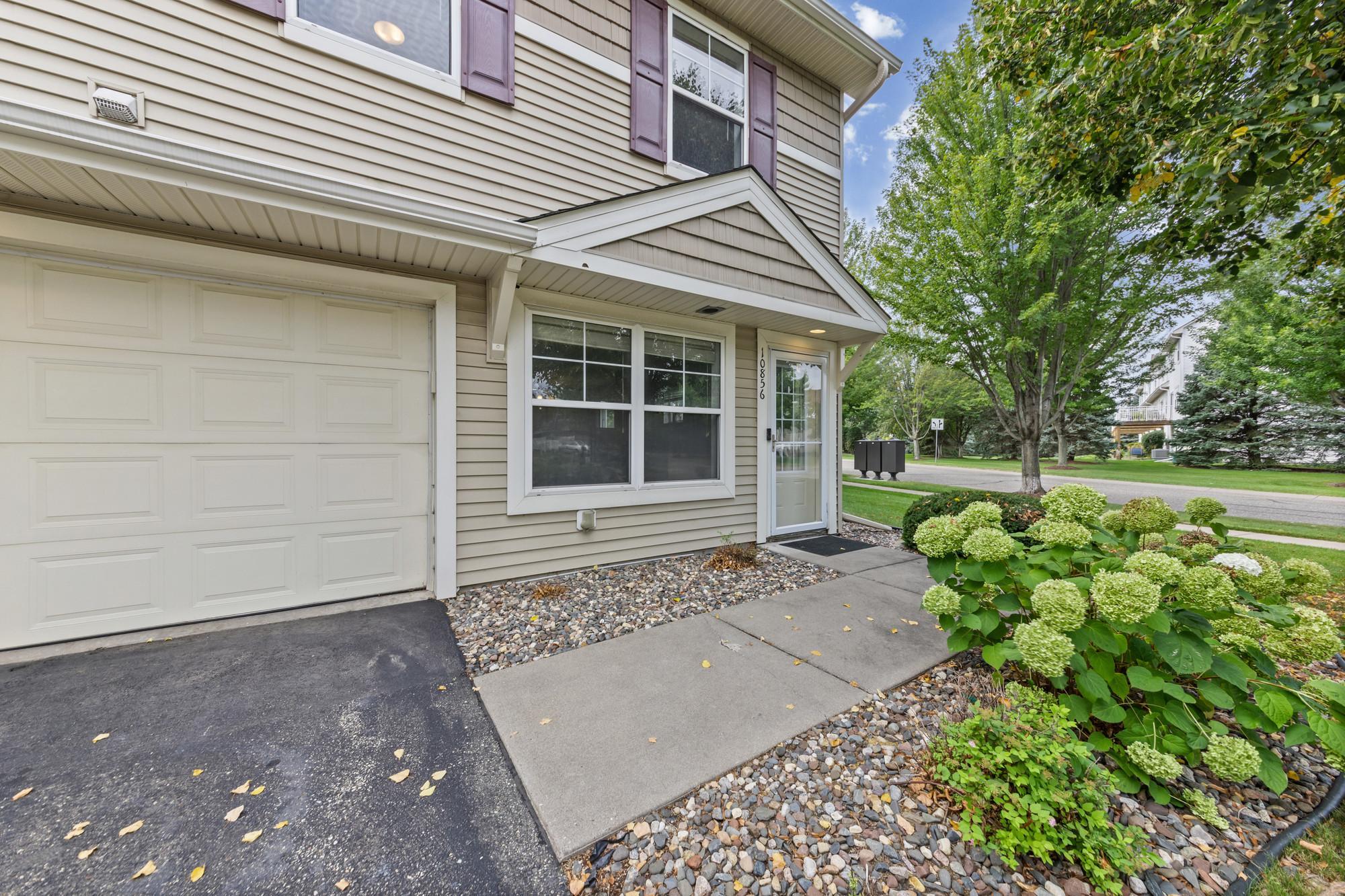View of Residential at 10856 Kingsfield Lane, Woodbury MN 55129, Woodbury (6 of 49) - Mike Wilen | Minnesota Team Real Estate