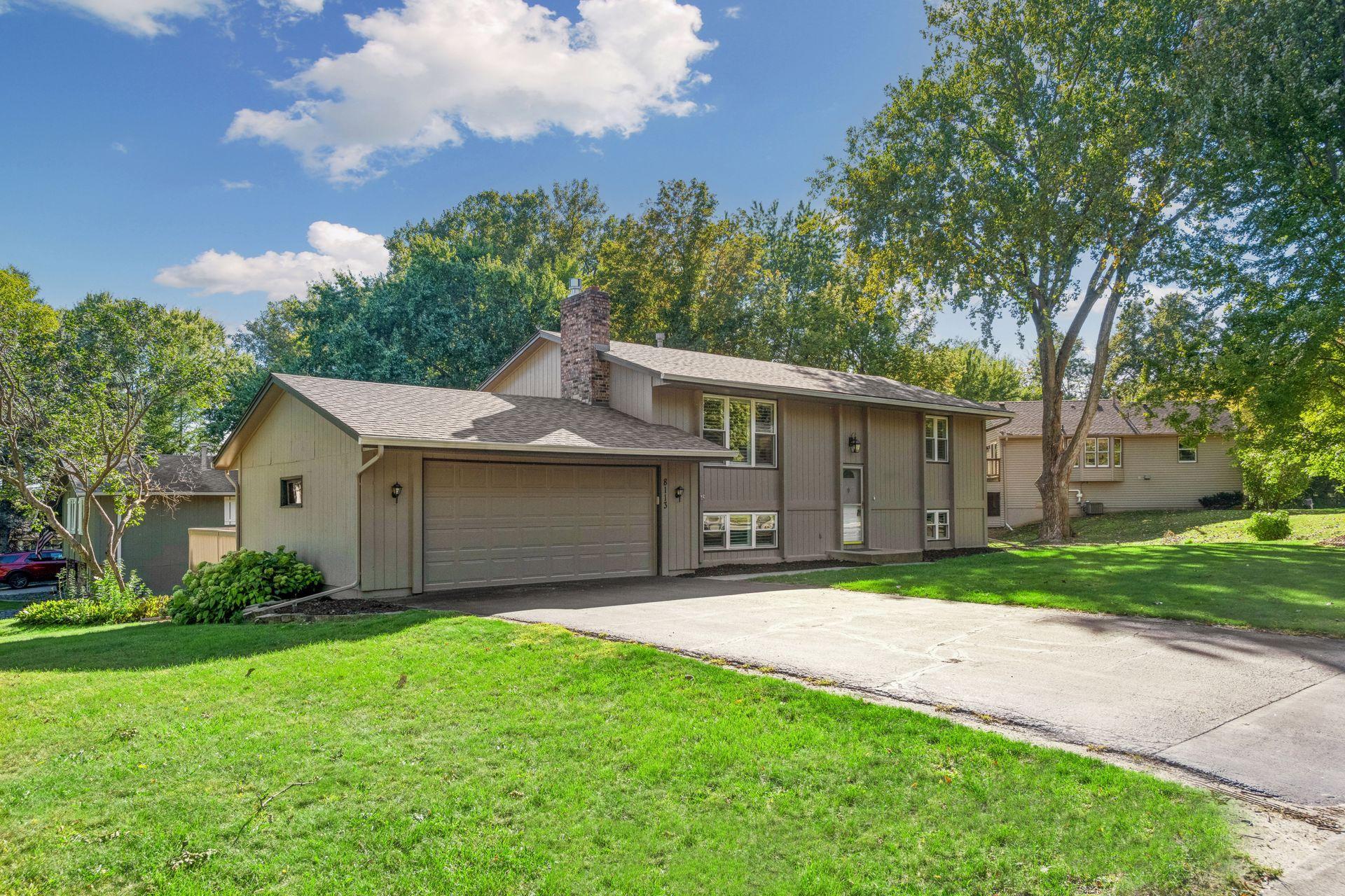 View of Residential at 8113 Dakota Lane, Chanhassen MN 55317, Chanhassen (2 of 35) - Mike Wilen | Minnesota Team Real Estate