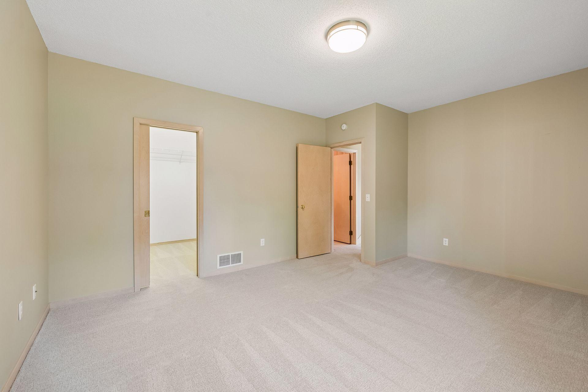 View of Residential at 7063 Oak Pointe Curve, Bloomington MN 55438, Bloomington (30 of 65) - Mike Wilen | Minnesota Team Real Estate