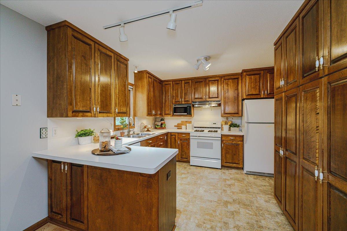 View of Residential at 1060 Dennis Street, Maplewood MN 55119, Maplewood (7 of 38) - Mike Wilen | Minnesota Team Real Estate