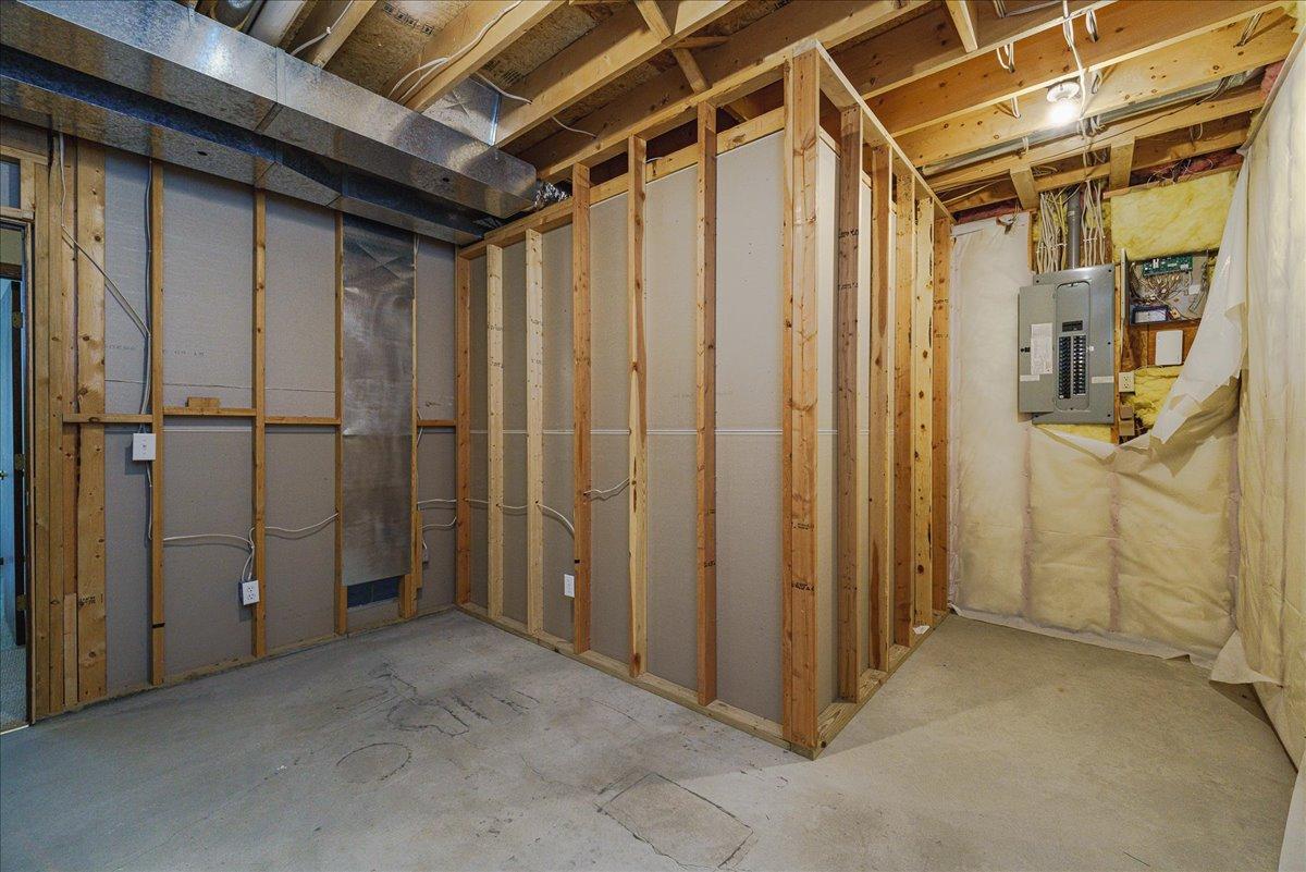 View of Residential at 1060 Dennis Street, Maplewood MN 55119, Maplewood (33 of 38) - Mike Wilen | Minnesota Team Real Estate