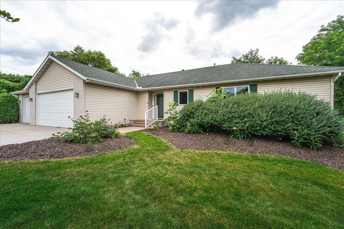 View of Residential at 1060 Dennis Street, Maplewood MN 55119, Maplewood (37 of 38) - Mike Wilen | Minnesota Team Real Estate