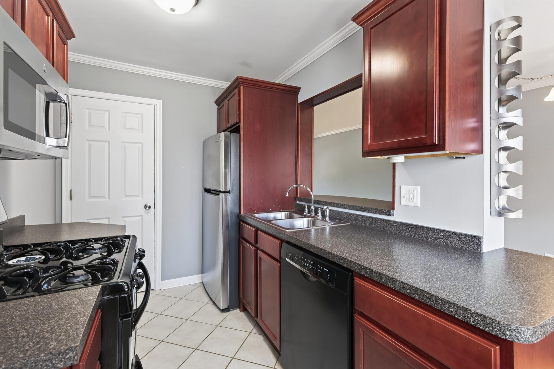View of Residential at 994 Cleveland Avenue, Saint Paul MN 55116, Saint Paul (10 of 25) - Mike Wilen | Minnesota Team Real Estate