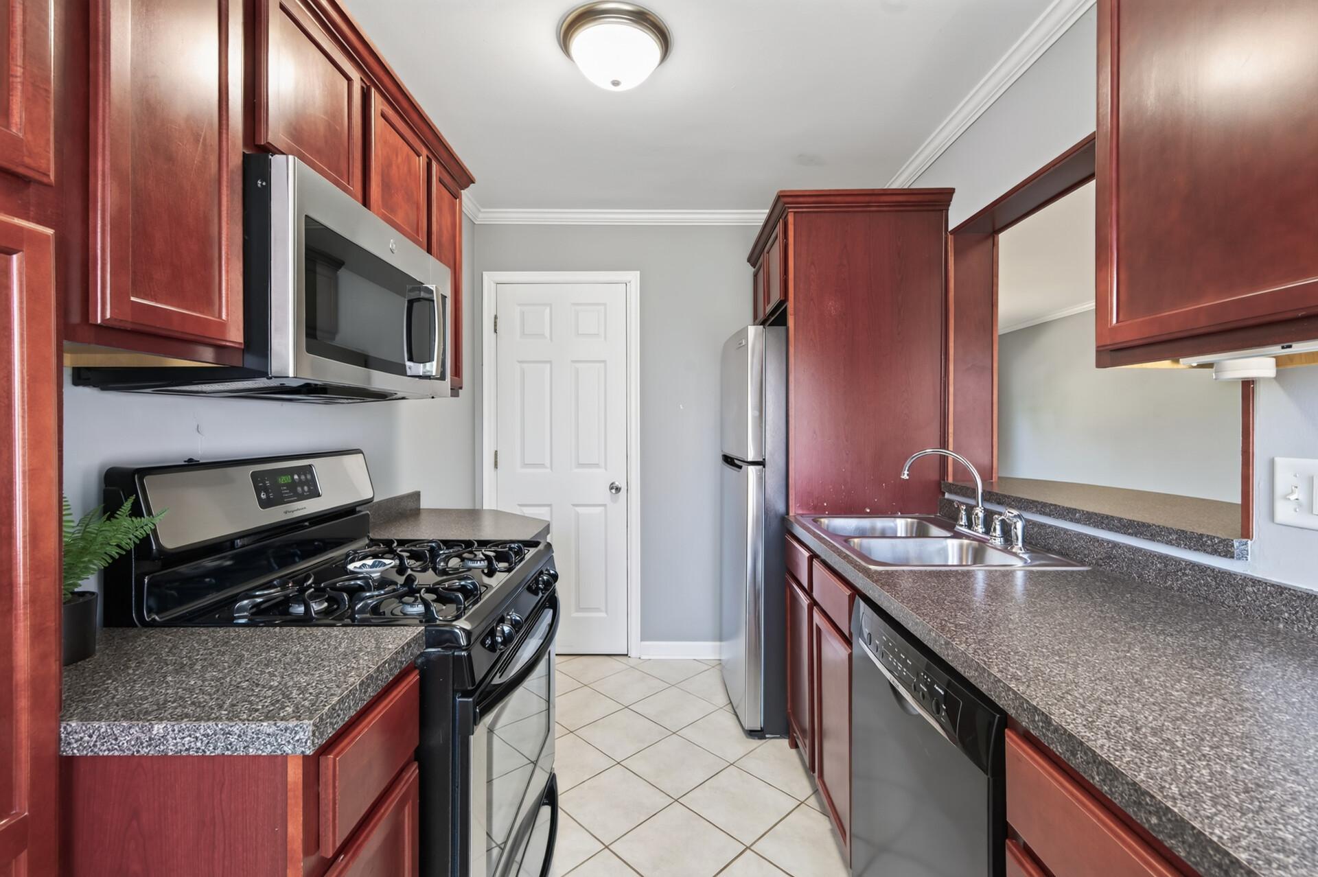 View of Residential at 994 Cleveland Avenue, Saint Paul MN 55116, Saint Paul (9 of 25) - Mike Wilen | Minnesota Team Real Estate