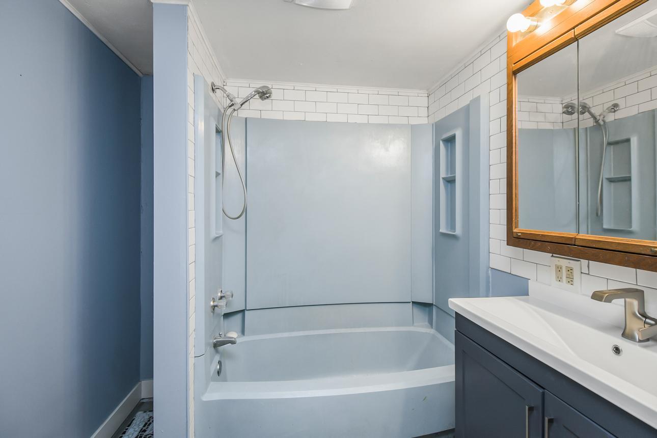 View of Residential Income at 823 Englewood Avenue, Saint Paul MN 55104, Saint Paul (11 of 32) - Mike Wilen | Minnesota Team Real Estate