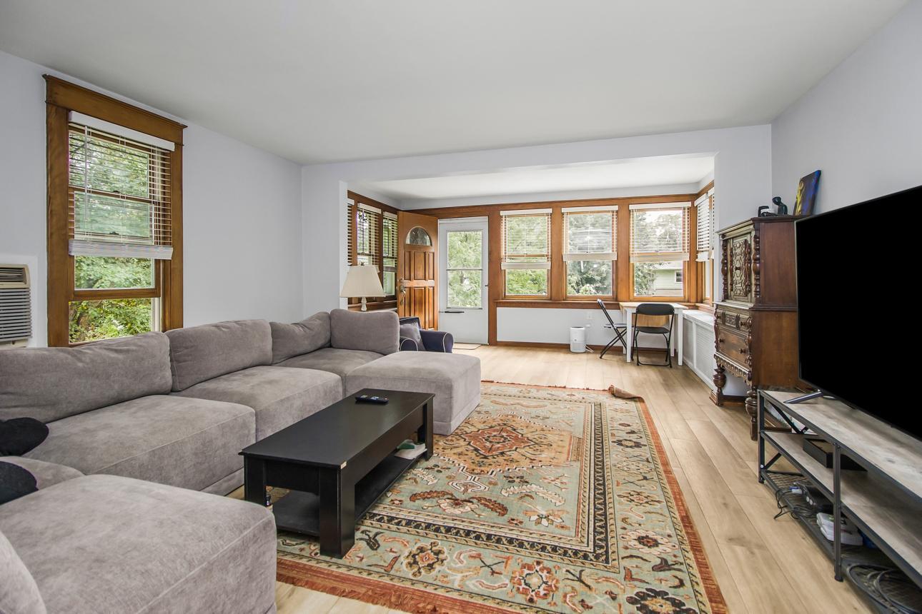 View of Residential Income at 823 Englewood Avenue, Saint Paul MN 55104, Saint Paul (14 of 32) - Mike Wilen | Minnesota Team Real Estate
