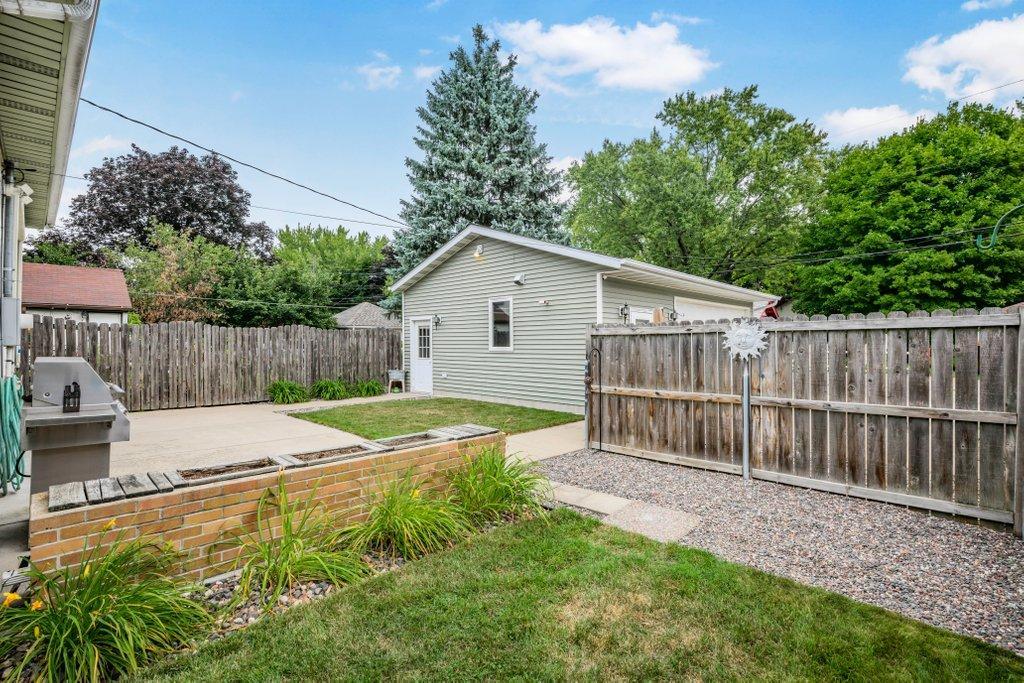 View of Residential at 2747 Garfield Street, Minneapolis MN 55418, Minneapolis (36 of 47) - Mike Wilen | Minnesota Team Real Estate