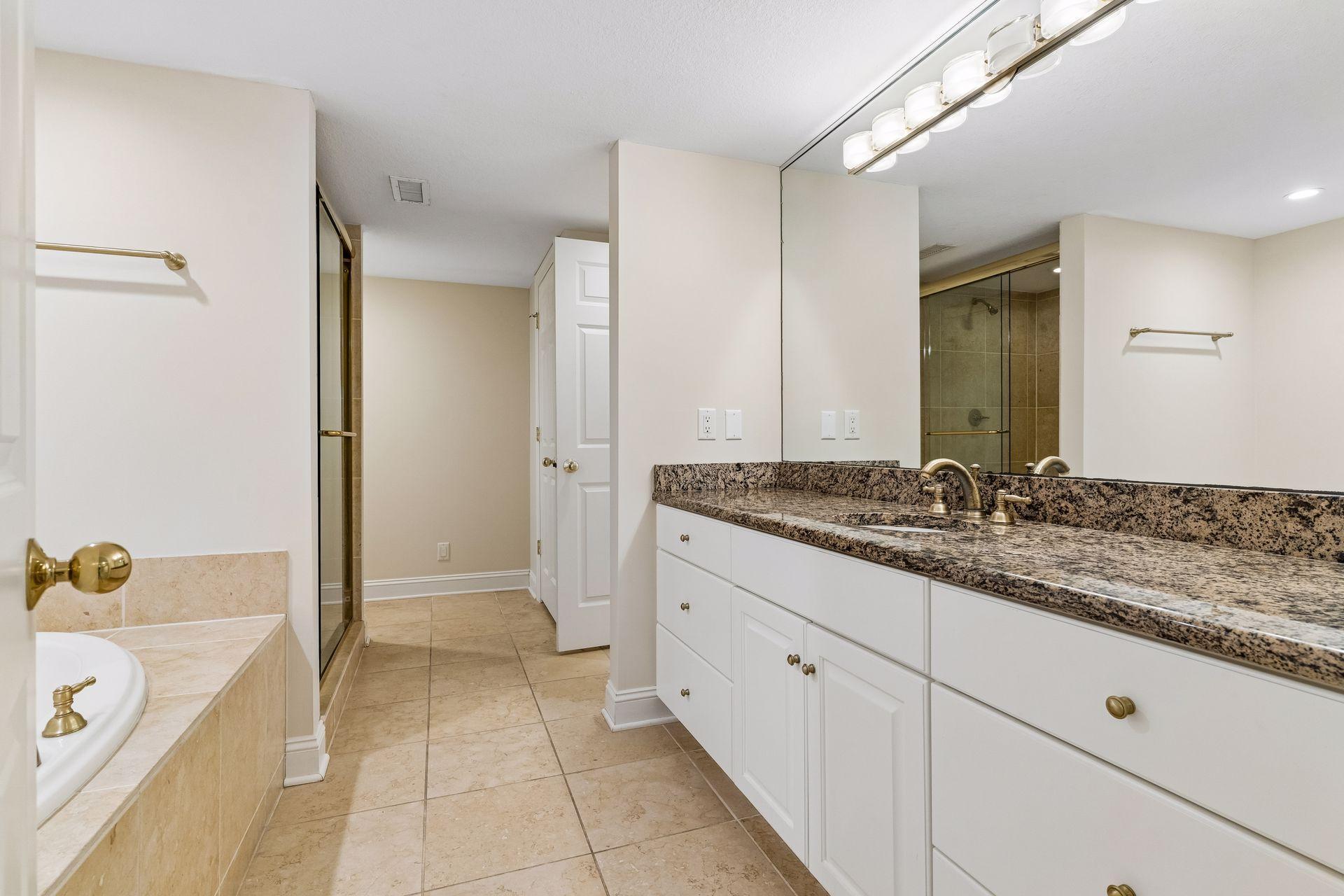 View of Residential at 406 River Street, Minneapolis MN 55401, Minneapolis (52 of 65) - Mike Wilen | Minnesota Team Real Estate