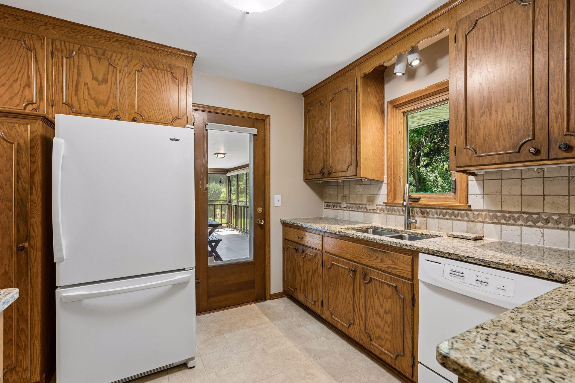 View of Residential at 14211 Lennell Drive, Minnetonka MN 55345, Minnetonka (16 of 42) - Mike Wilen | Minnesota Team Real Estate