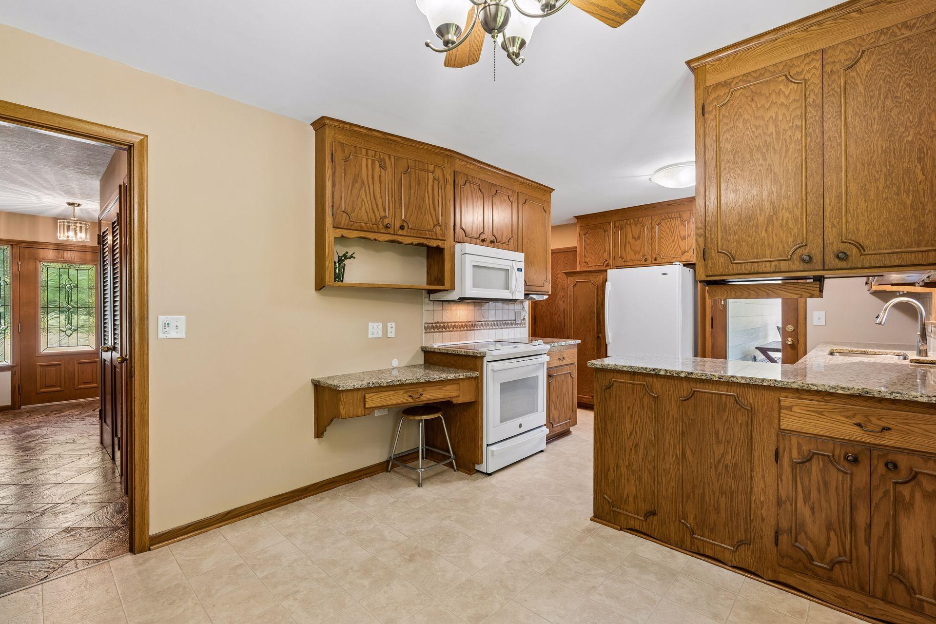 View of Residential at 14211 Lennell Drive, Minnetonka MN 55345, Minnetonka (14 of 42) - Mike Wilen | Minnesota Team Real Estate