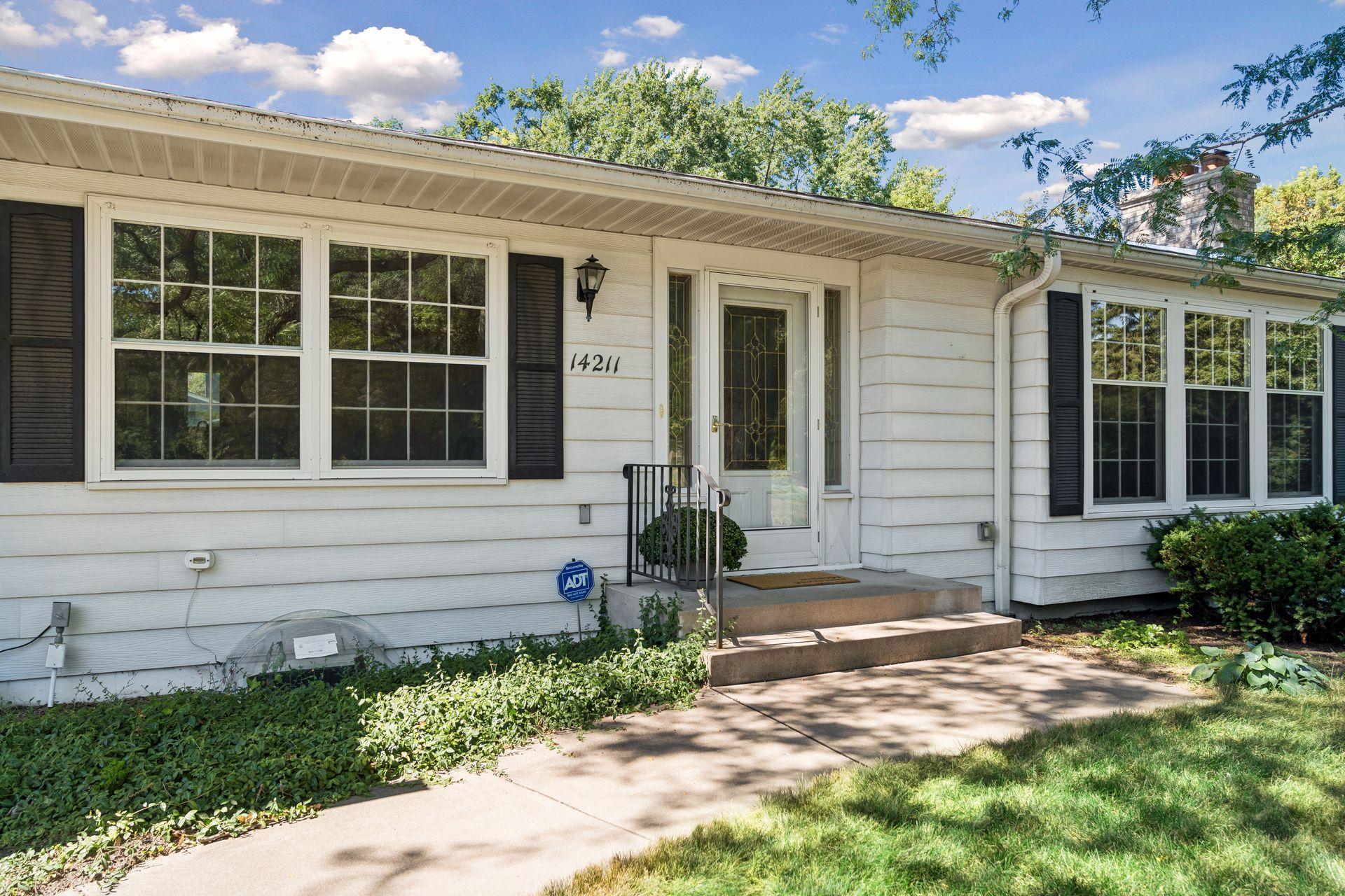 View of Residential at 14211 Lennell Drive, Minnetonka MN 55345, Minnetonka (4 of 42) - Mike Wilen | Minnesota Team Real Estate