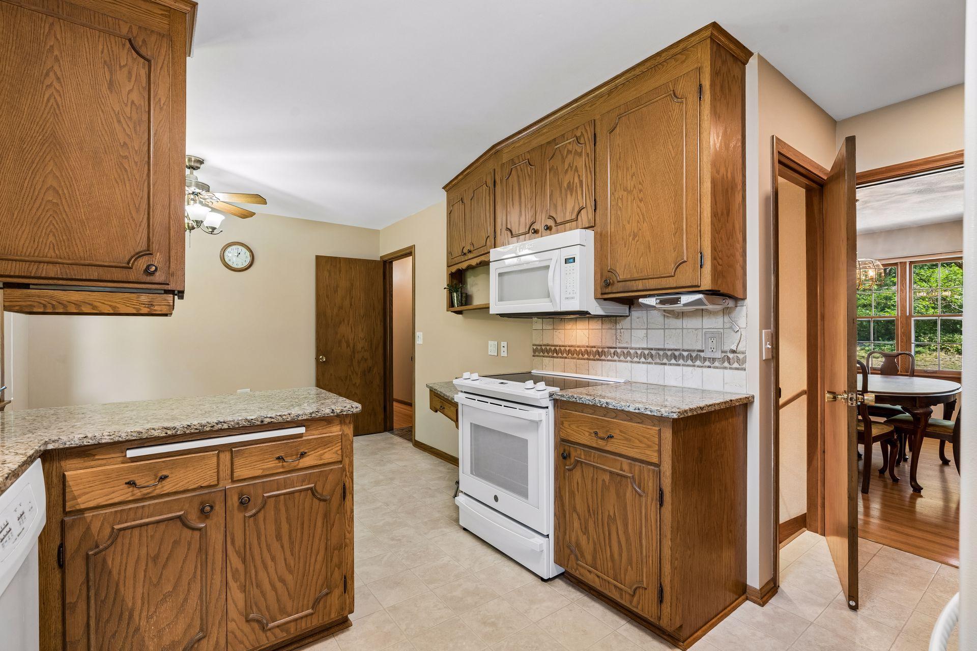 View of Residential at 14211 Lennell Drive, Minnetonka MN 55345, Minnetonka (19 of 42) - Mike Wilen | Minnesota Team Real Estate