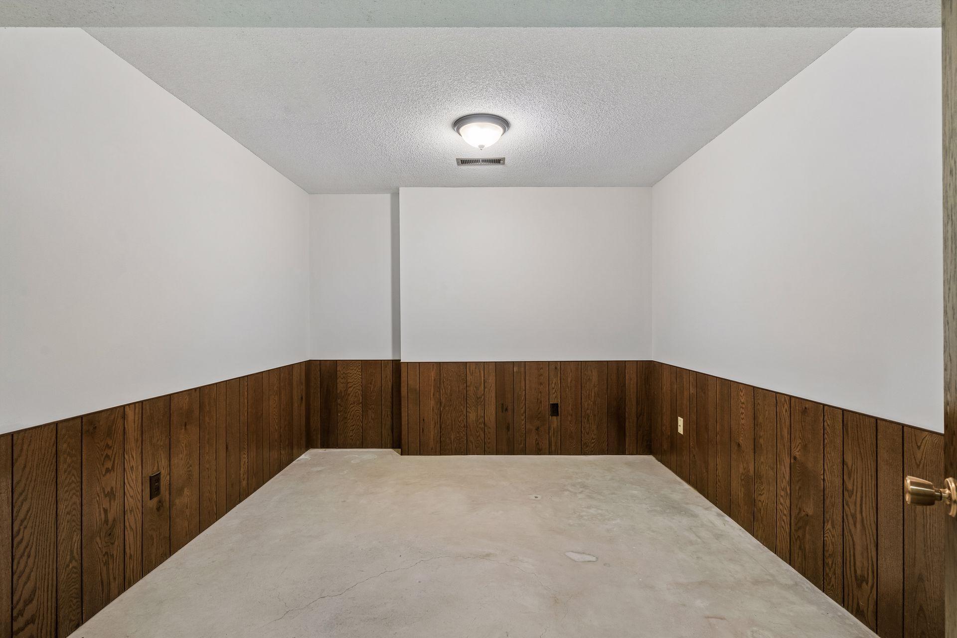 View of Residential at 14211 Lennell Drive, Minnetonka MN 55345, Minnetonka (38 of 42) - Mike Wilen | Minnesota Team Real Estate