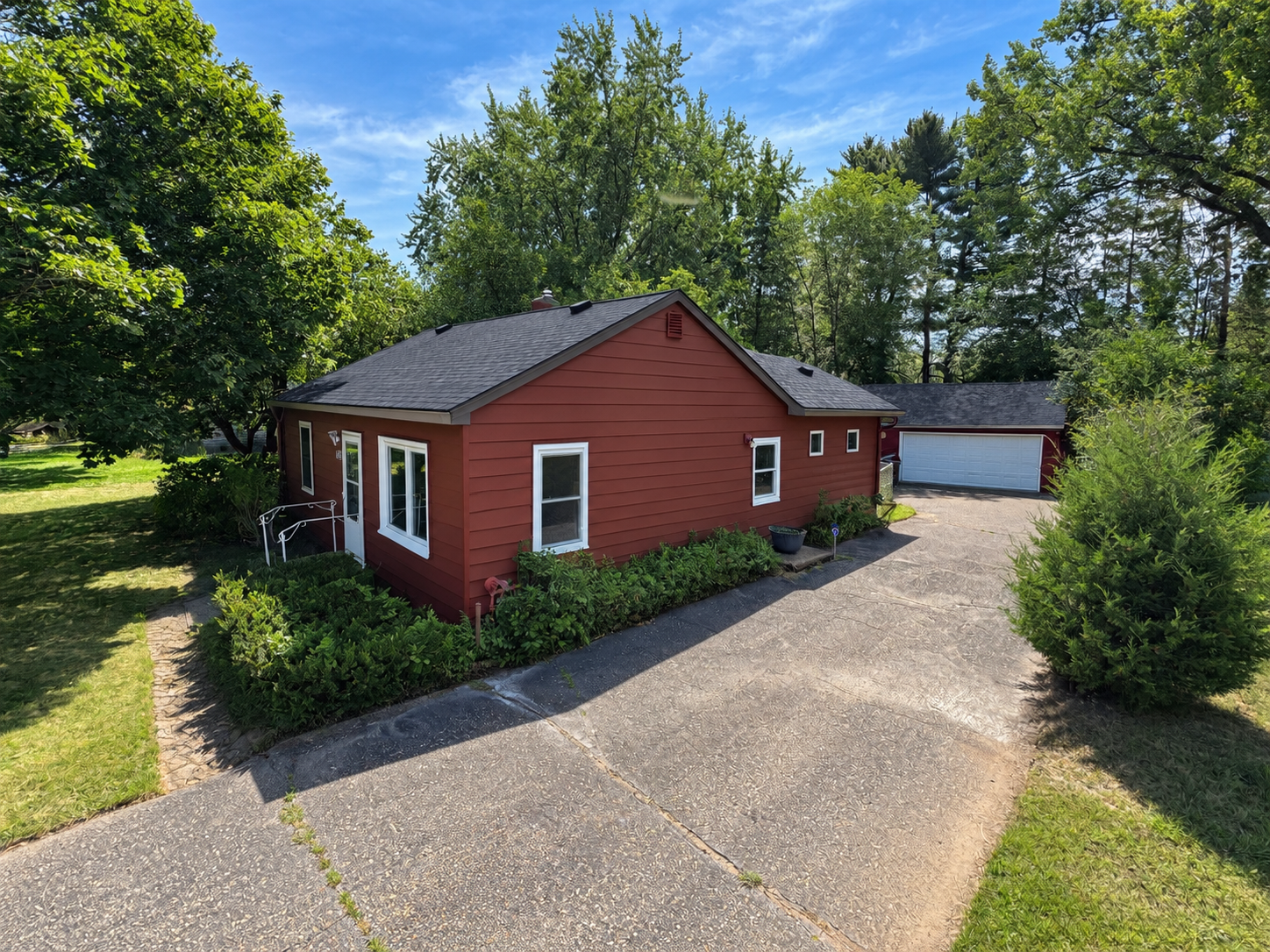 View of Single Family at 830 Sandhurst Drive, Roseville - Mike Wilen | Minnesota Team Real Estate