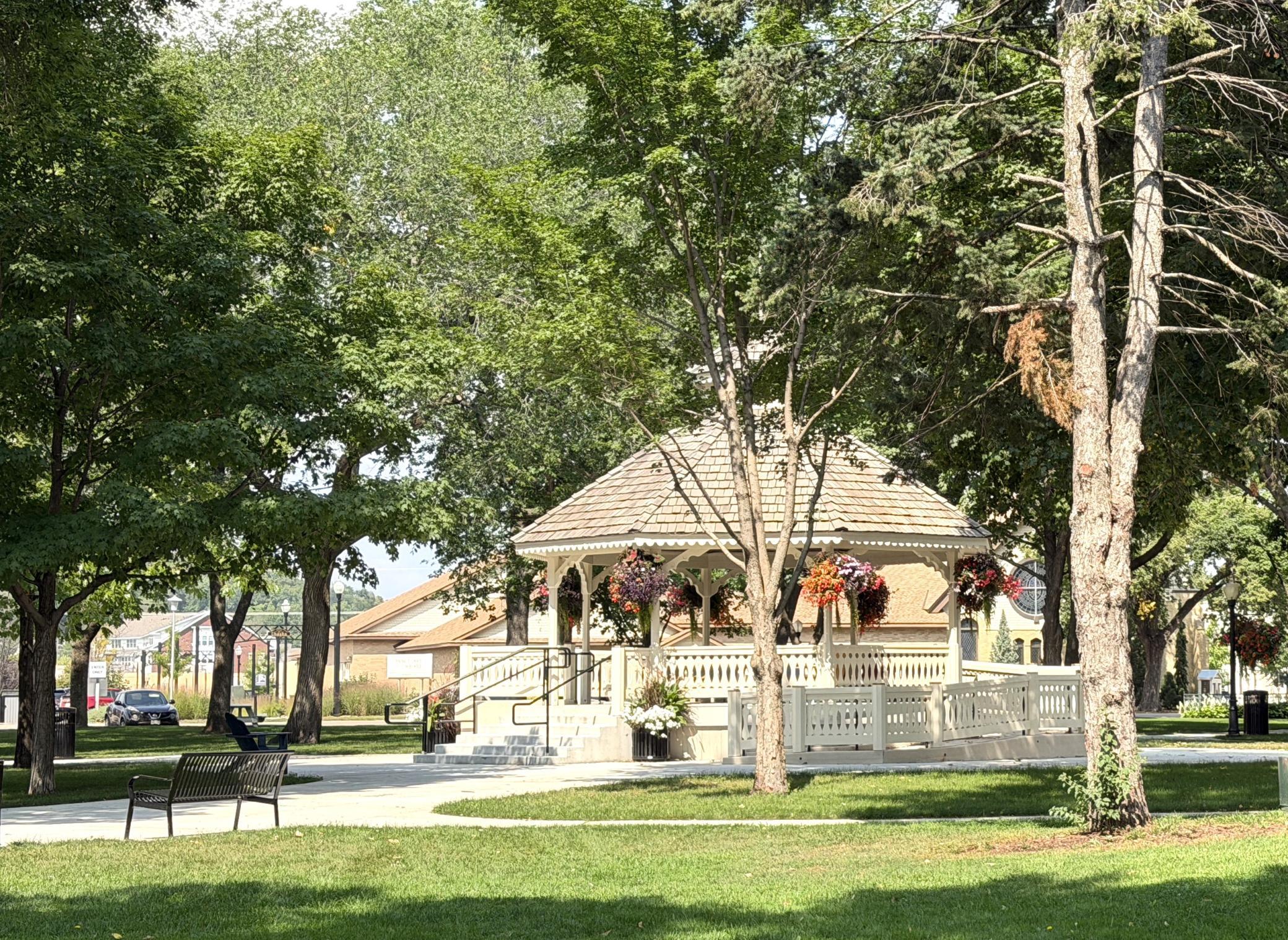 View of Residential at 1123 Ridge Bluff Drive, Chaska MN 55318, Chaska (40 of 48) - Mike Wilen | Minnesota Team Real Estate