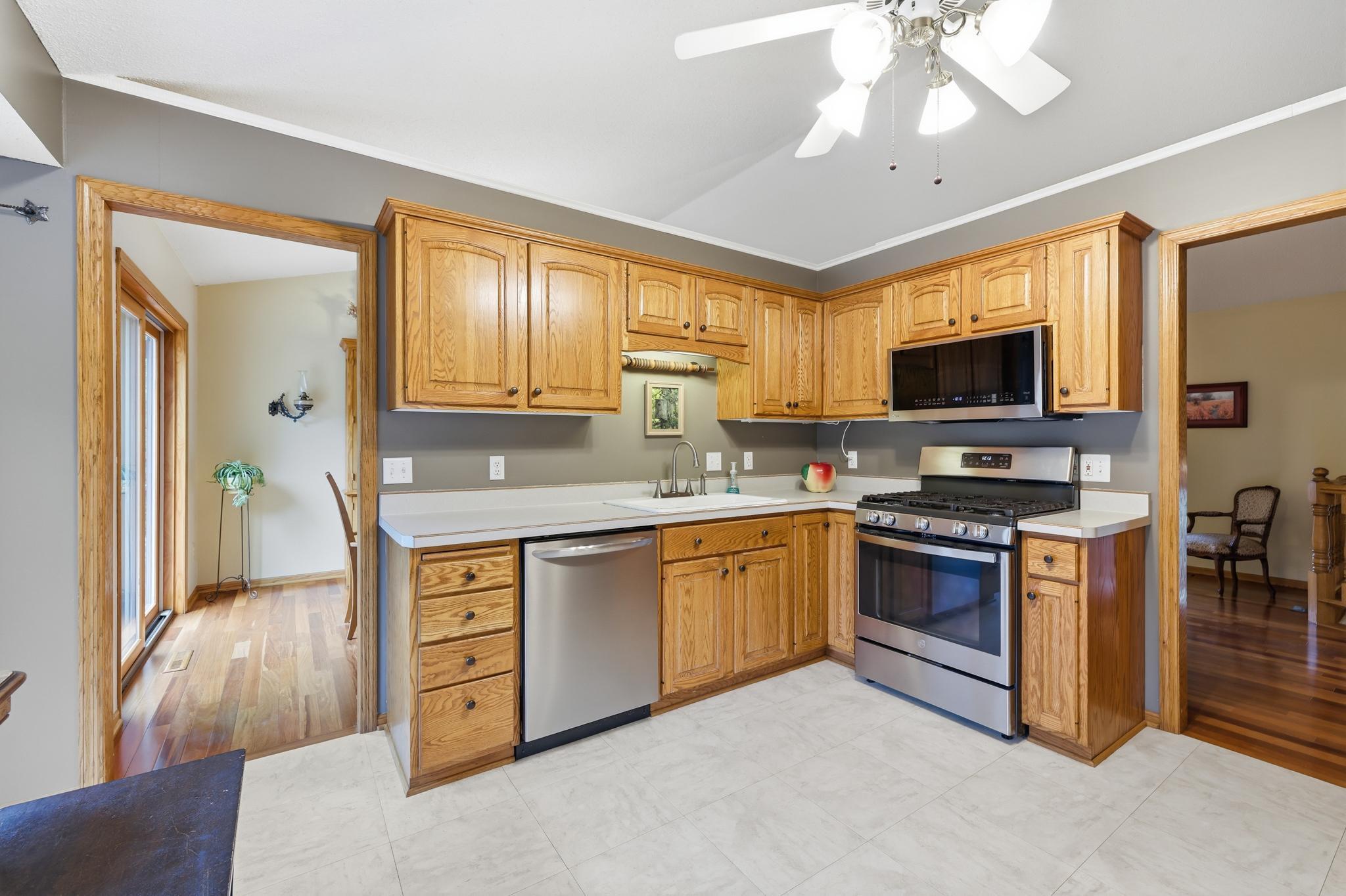 View of Residential at 1123 Ridge Bluff Drive, Chaska MN 55318, Chaska (5 of 48) - Mike Wilen | Minnesota Team Real Estate