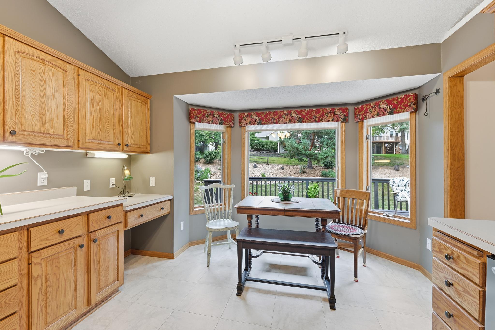 View of Residential at 1123 Ridge Bluff Drive, Chaska MN 55318, Chaska (4 of 48) - Mike Wilen | Minnesota Team Real Estate